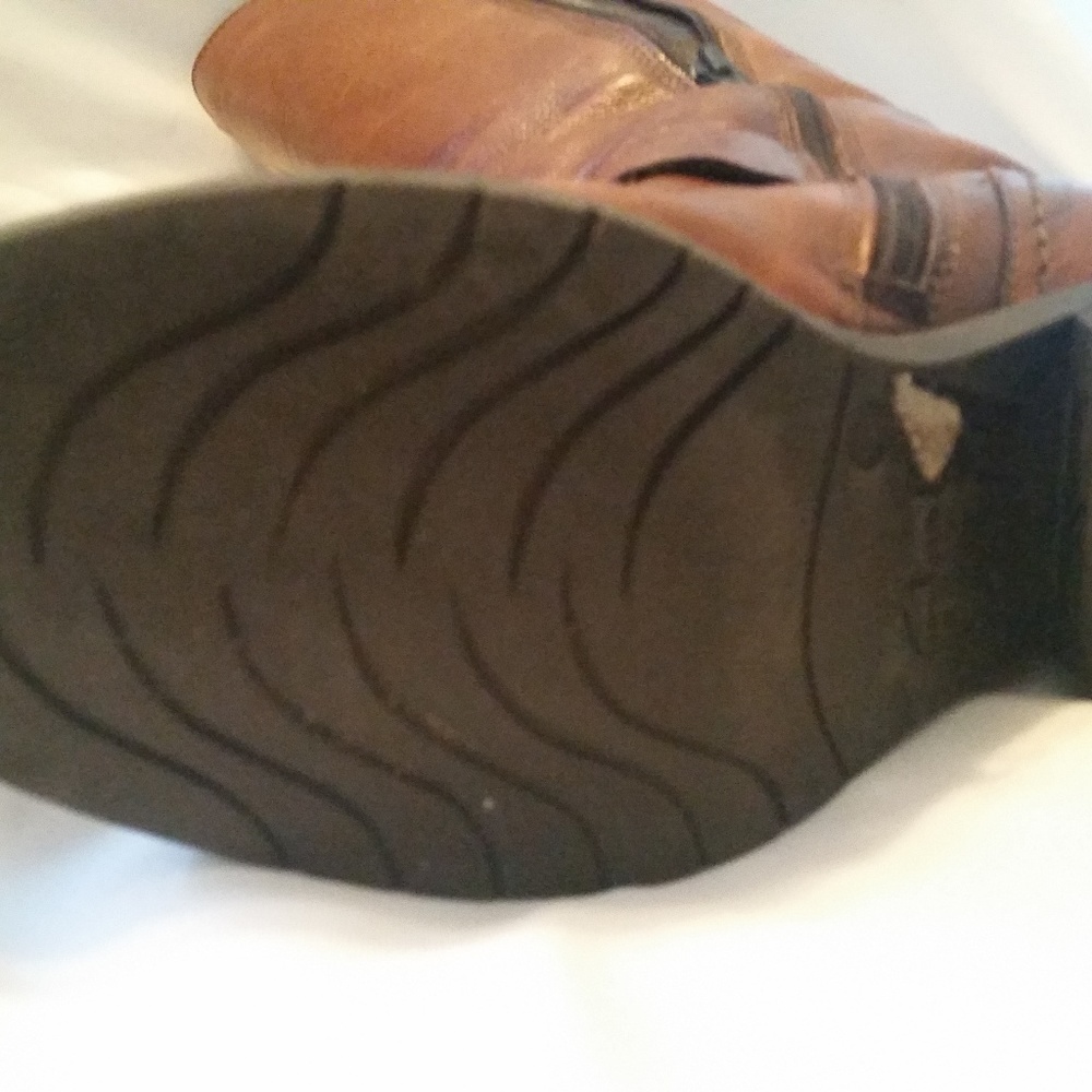 boots - Picture 2 of 7
